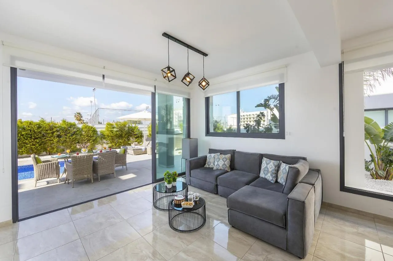 Pernera Beach Villa Protaras